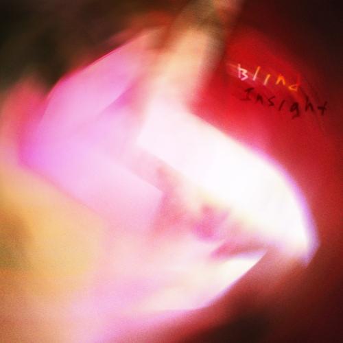 Immagine che contiene Magenta, rosa, violetto, luce

Descrizione generata automaticamente